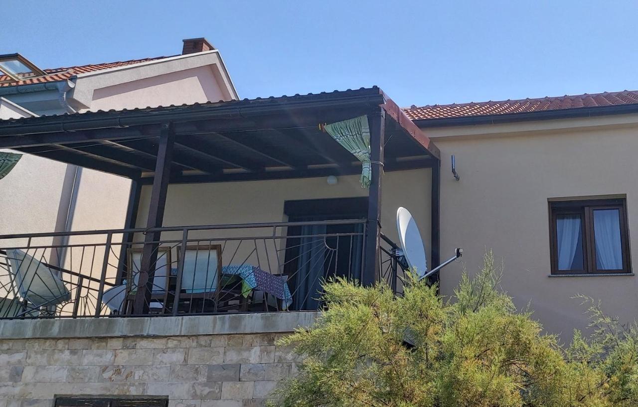 Apartmani Ana Karlobag Exteriér fotografie